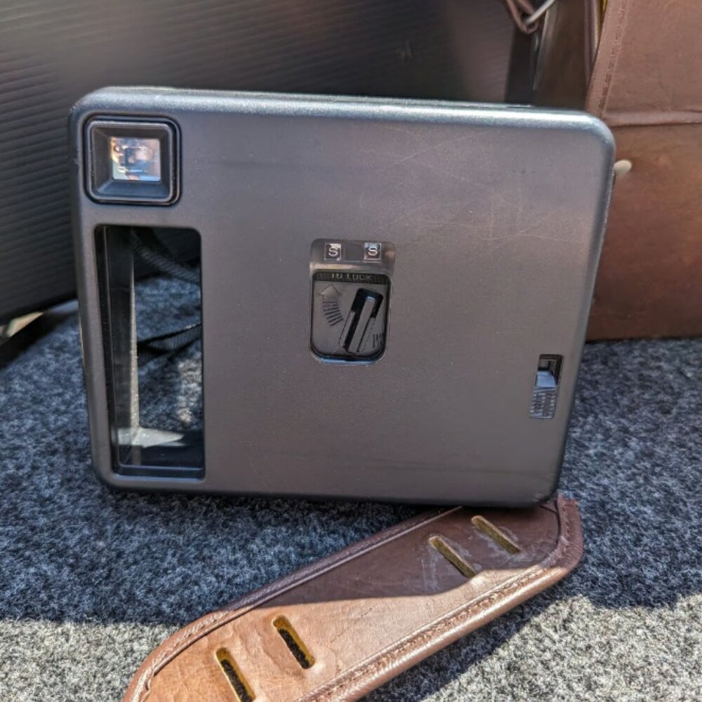 Kodak VINTAGE KODAK EK2 INSTANT CAMERA With Strap - Electronics Color: Grey - Picture 4 of 6